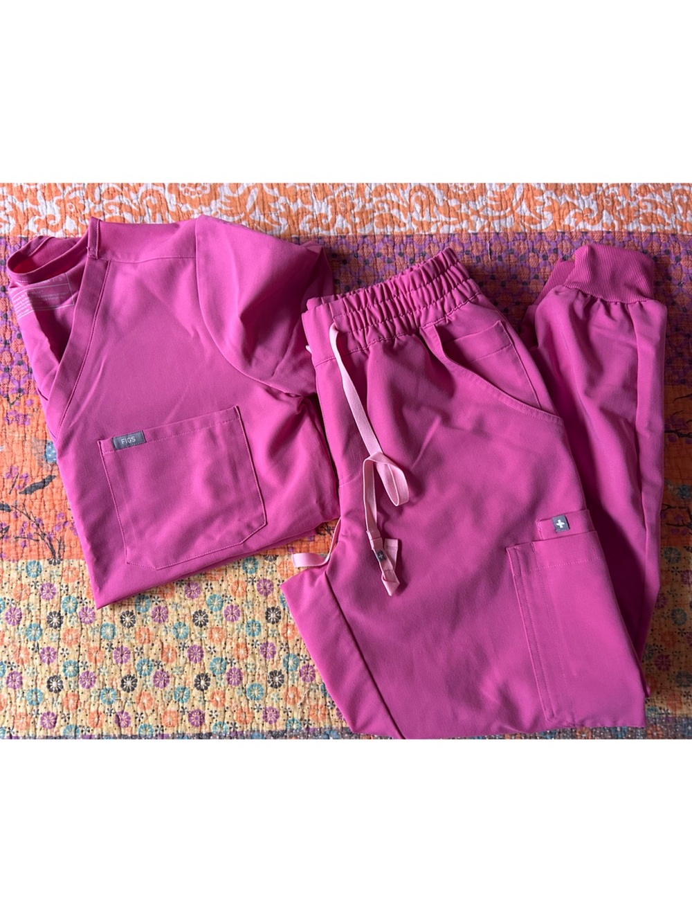 FIGS Breast Cancer Awareness Scrub Set. Uman Relaxed Joggers.